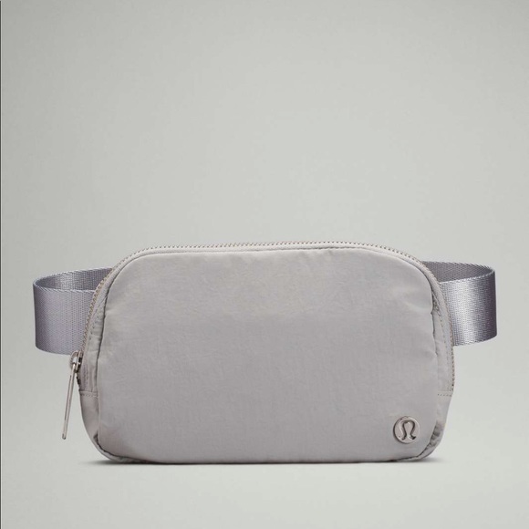 lululemon athletica Handbags - Lululemon Everywhere Bag
